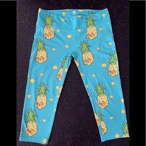 FMFM pineapple skull capris with pockets